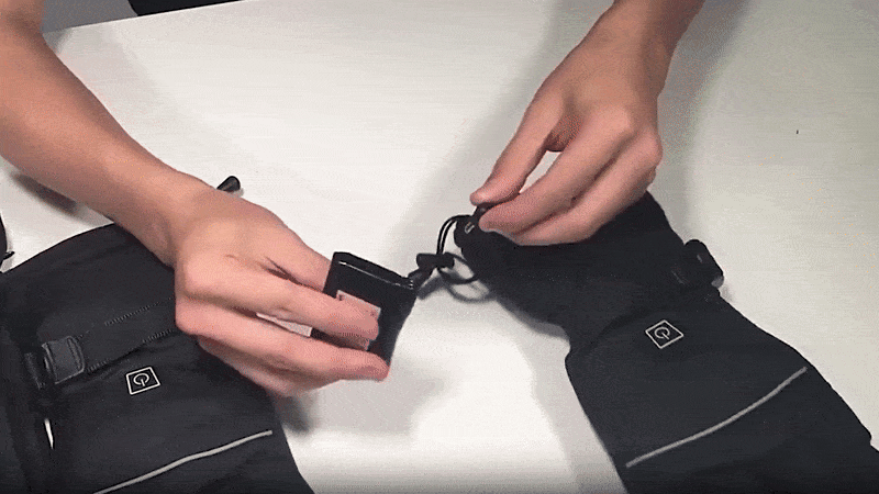 Nahaufnahme der HeatGuard Gloves bei Verwendung im Freien im Winter